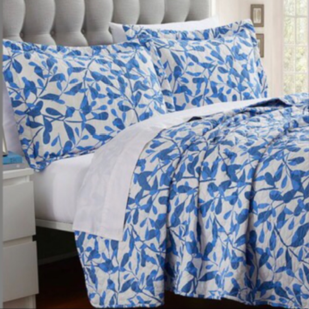 Blue Leaves Queen Quilt Set 💙🤍💙